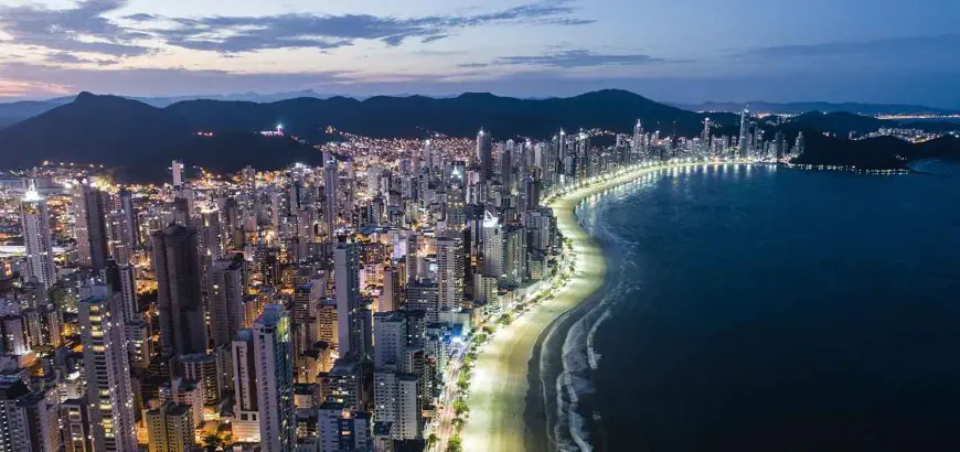 Balneário Camboriú (SC) – Luxo, Turismo e Alta Rentabilidade